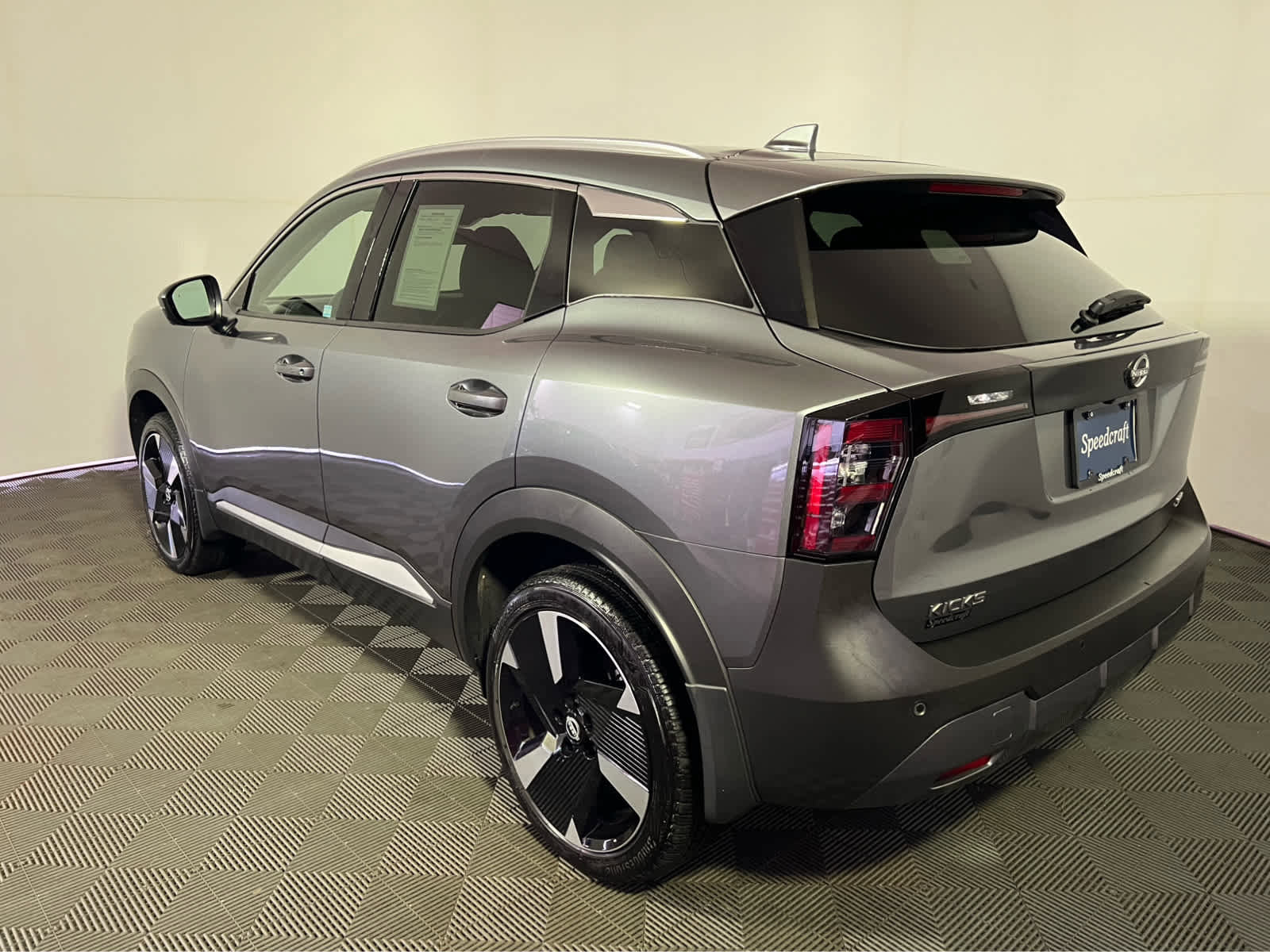 Certified 2025 Nissan Kicks SR FWD image 5