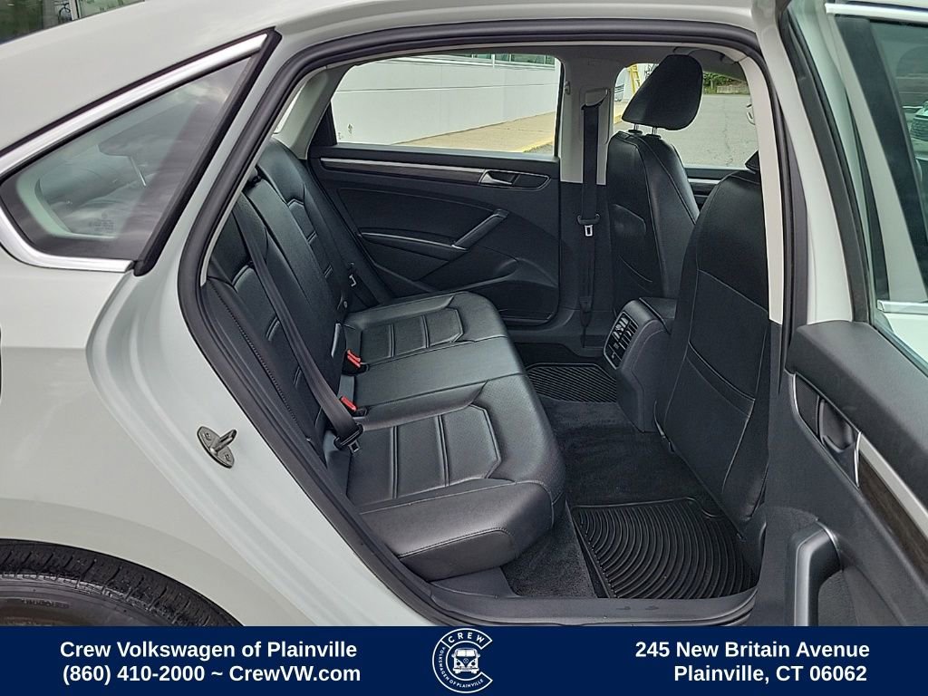 Used 2018 Volkswagen Passat 2.0T SE FWD image 16
