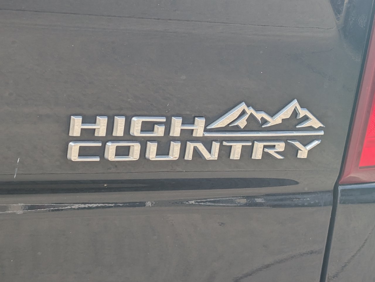 Used 2019 Chevrolet Silverado 1500 High Country w/ Technology Package AWD/4WD image 6