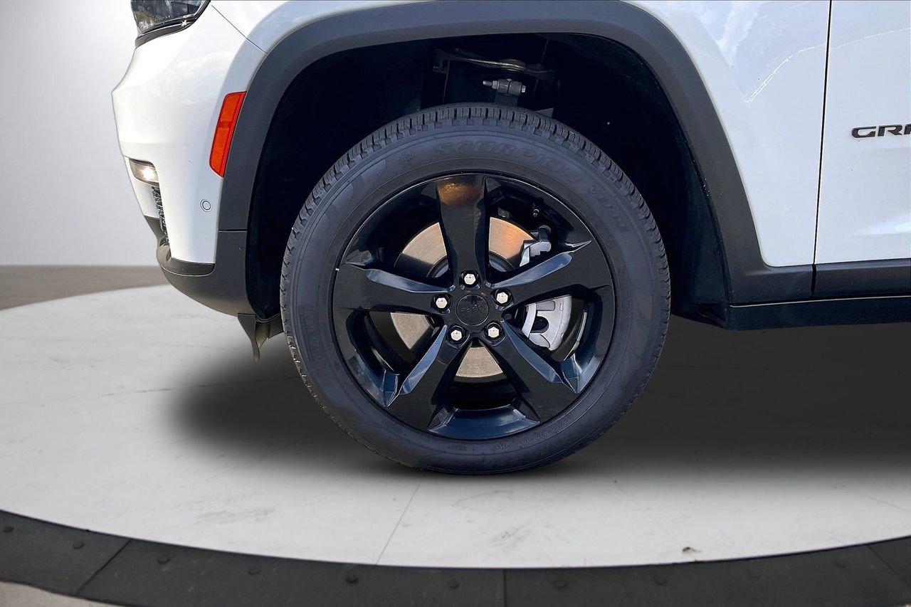 Certified 2025 Jeep Grand Cherokee L Limited w/ Luxury Tech Group II image 36