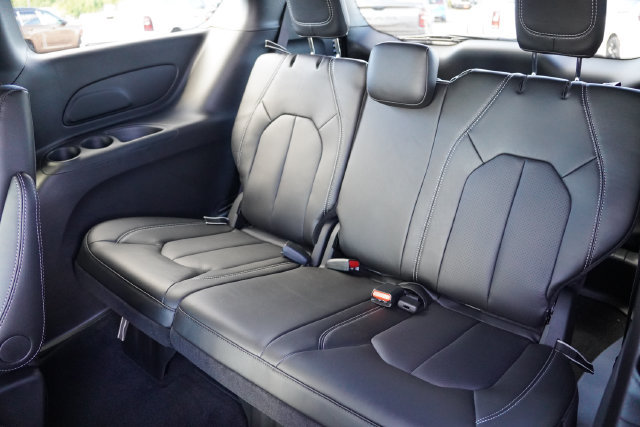 New 2027 Chrysler Pacifica Select AWD/4WD image 12
