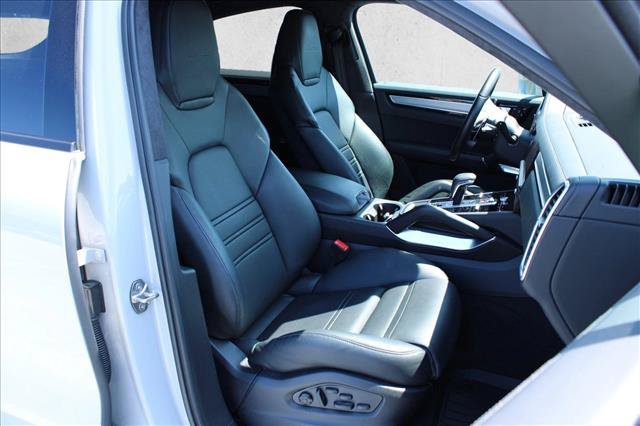 Used 2023 Porsche Cayenne Turbo AWD/4WD image 29