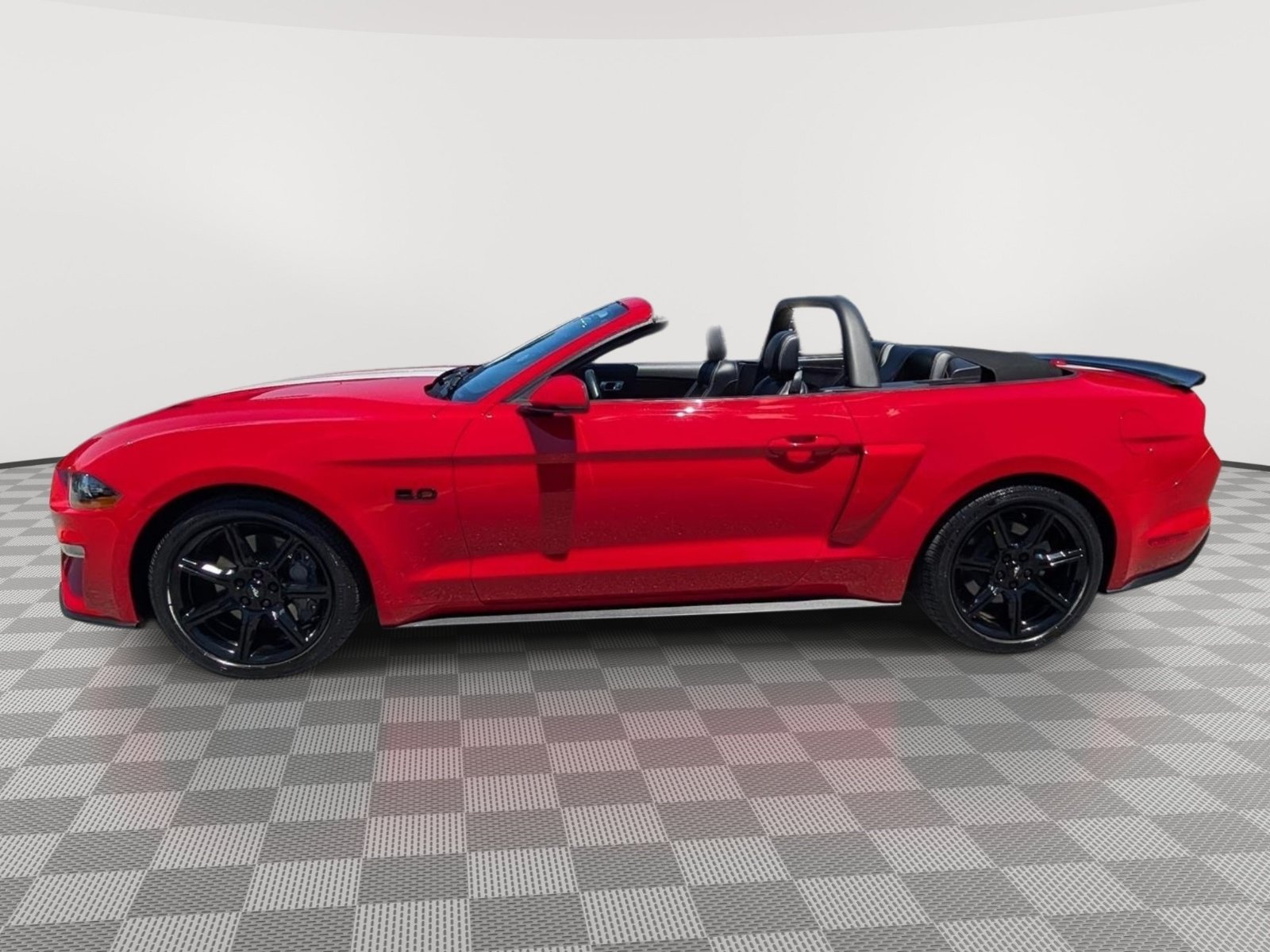 Used 2019 Ford Mustang GT Premium w/ Equipment Group 401A RWD image 2