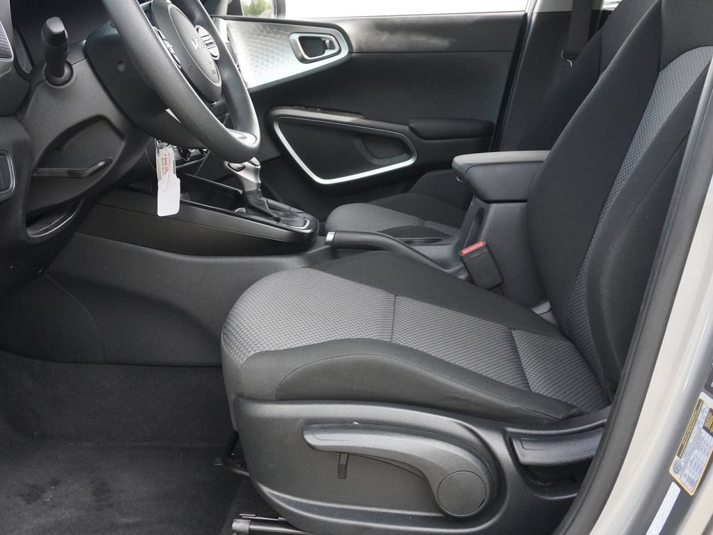 Used 2025 Kia Soul LX w/ LX Technology Package FWD image 26
