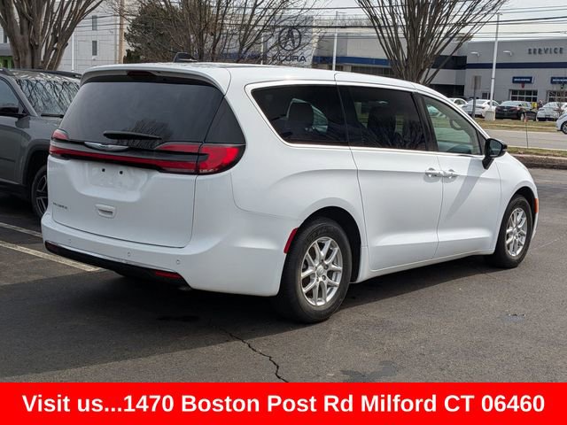 Certified 2025 Chrysler Pacifica Select image 3