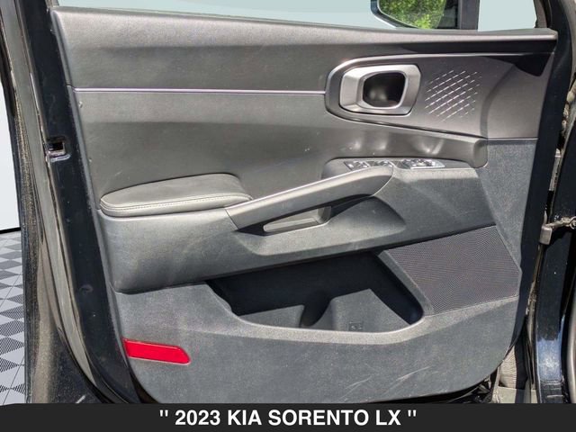 Used 2023 Kia Sorento LX image 10