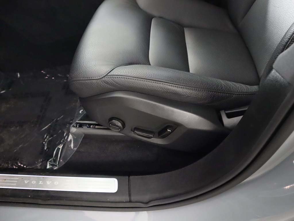 Used 2025 Volvo XC90 B6 Plus w/ Protection Package Premier AWD/4WD image 35