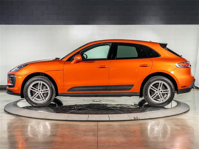 Certified 2025 Porsche Macan image 2