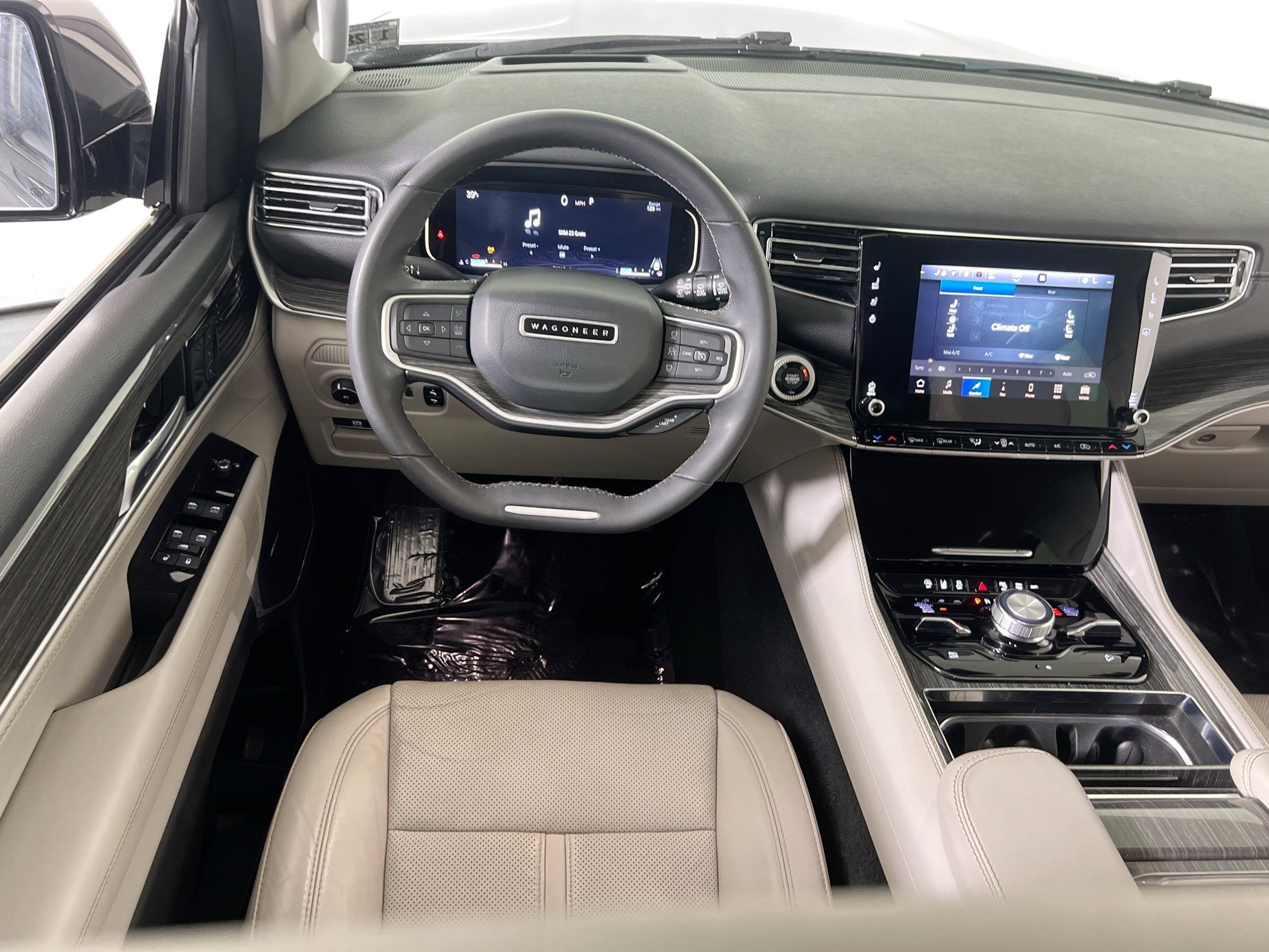 Used 2022 Jeep Wagoneer Series III AWD/4WD image 23