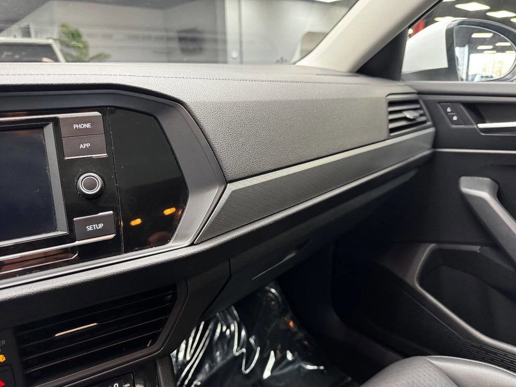 Used 2019 Volkswagen Jetta SE image 27