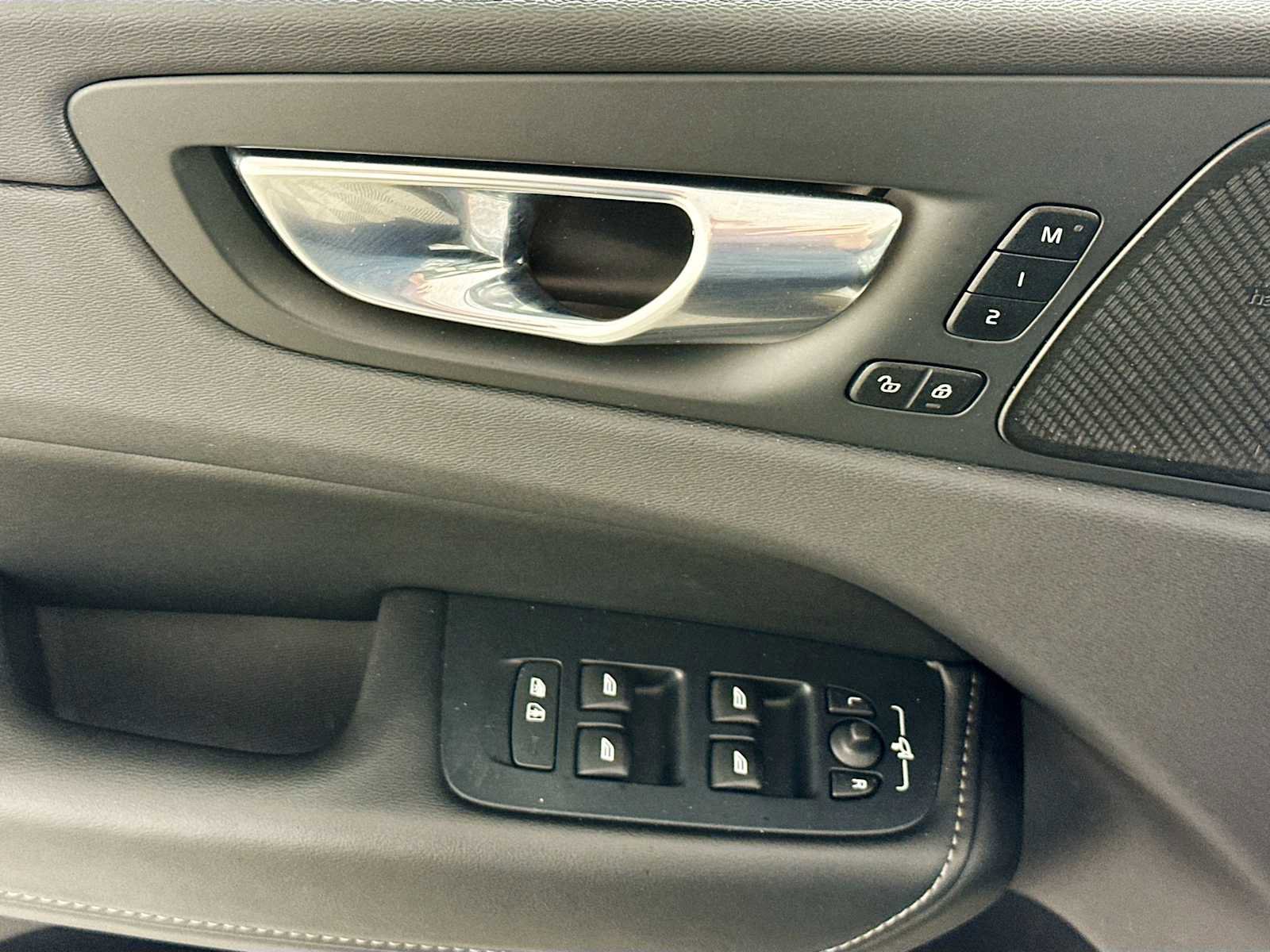 Used 2022 Volvo XC60 B6 Inscription w/ Advanced Package image 17