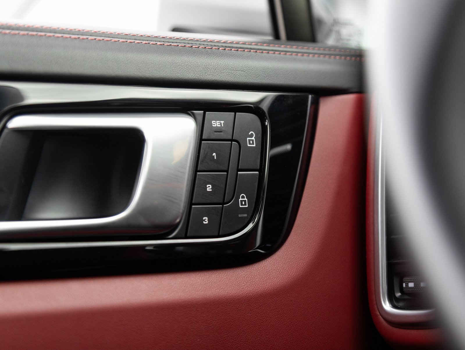 Used 2023 Porsche Cayenne image 18