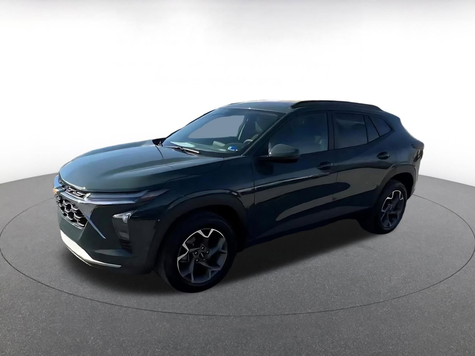 Used 2025 Chevrolet Trax LT image 8