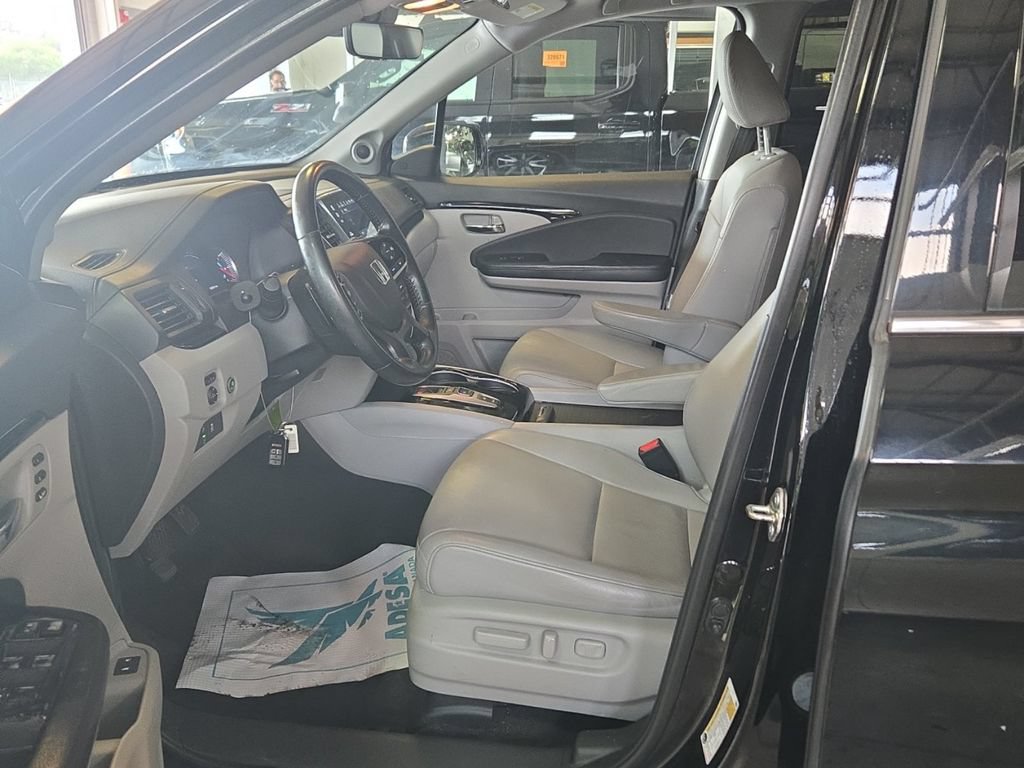 Used 2019 Honda Pilot Touring image 8