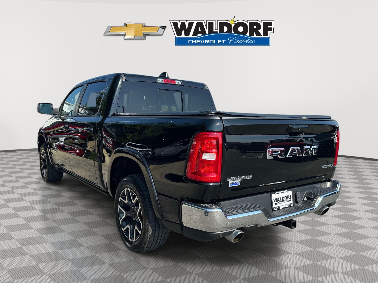Used 2025 RAM 1500 Laramie AWD/4WD image 4