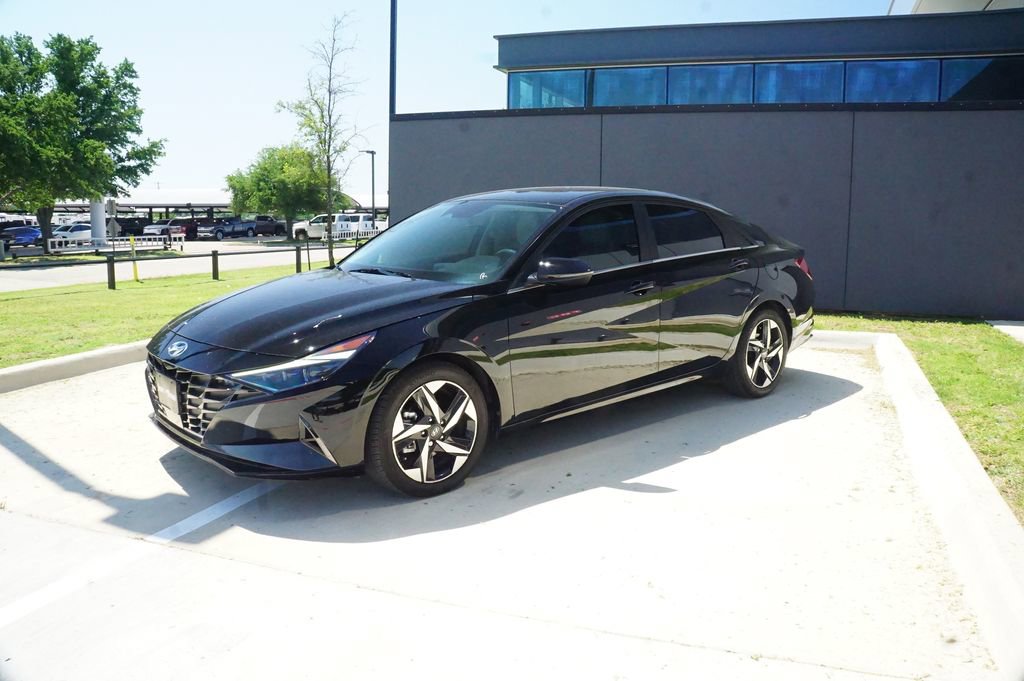 Certified 2023 Hyundai Elantra Limited FWD image 3