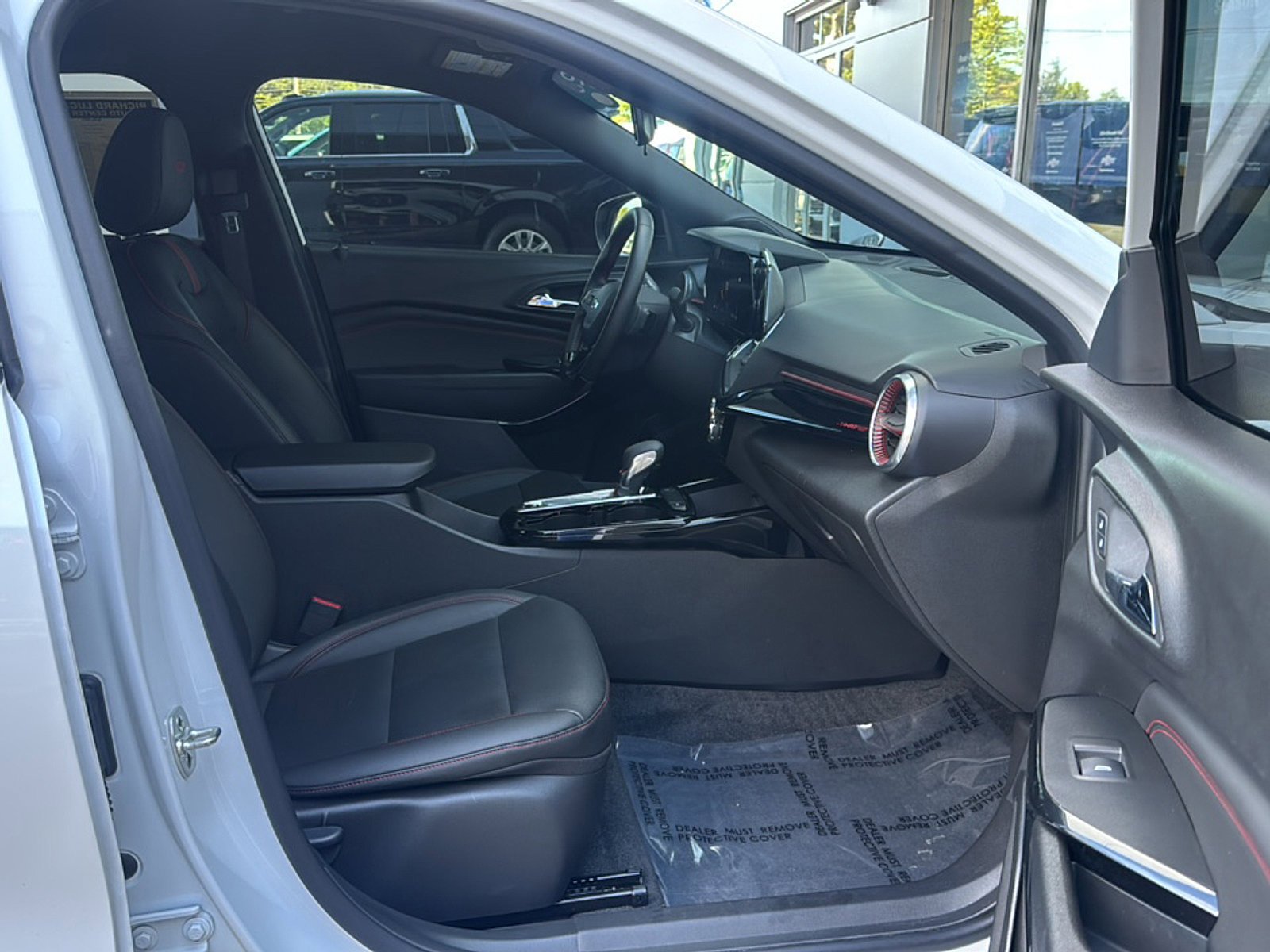 Used 2025 Chevrolet Trax RS w/ Driver Confidence Package FWD image 13