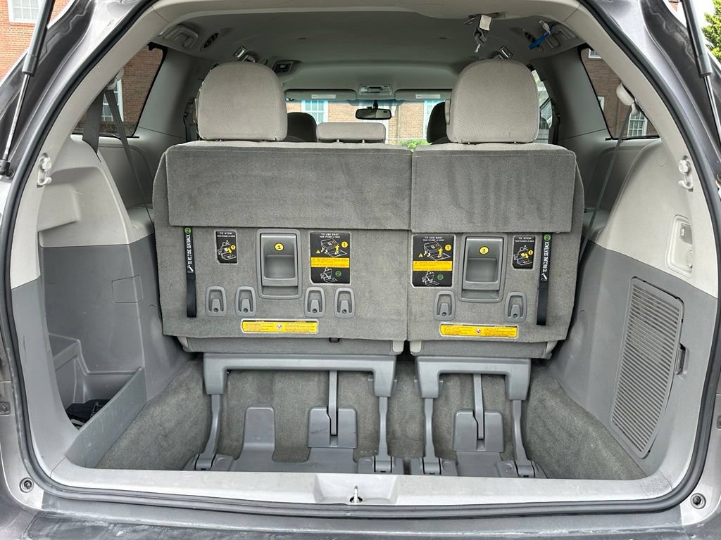 Used 2014 Toyota Sienna LE AWD/4WD image 30