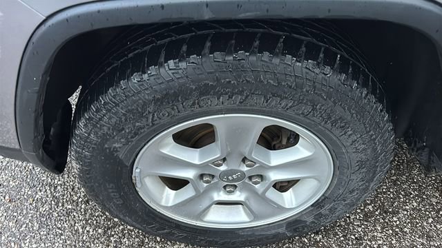 Used 2015 Jeep Grand Cherokee Laredo image 31