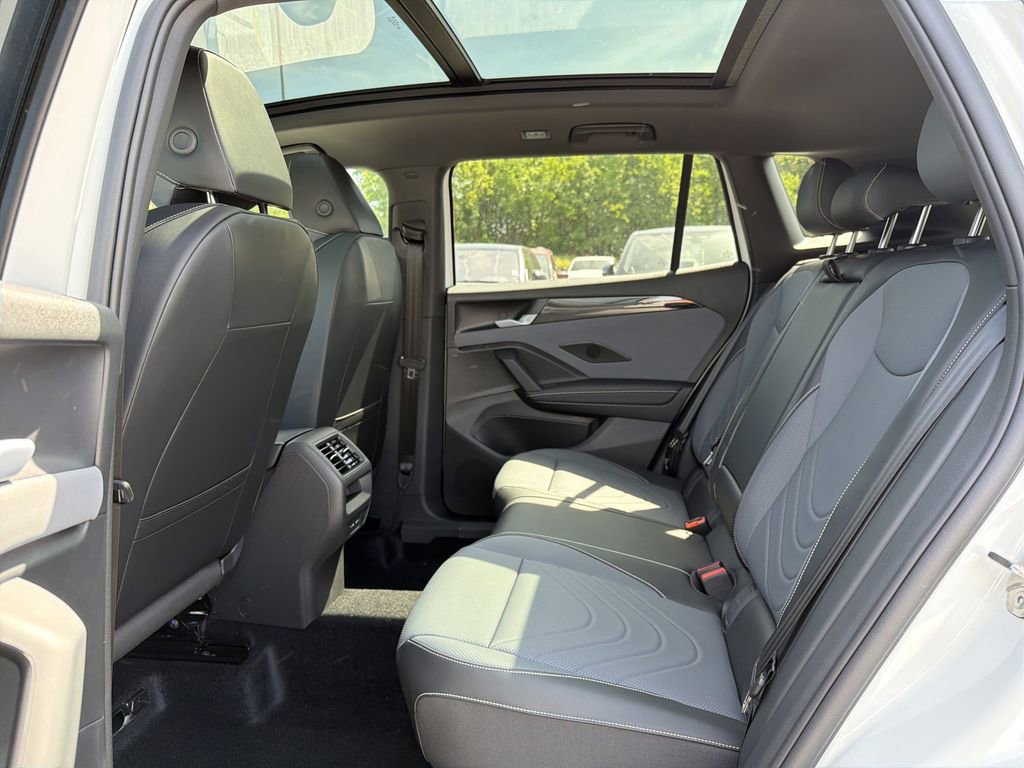 New 2026 Volkswagen Tiguan SE R-Line FWD image 13