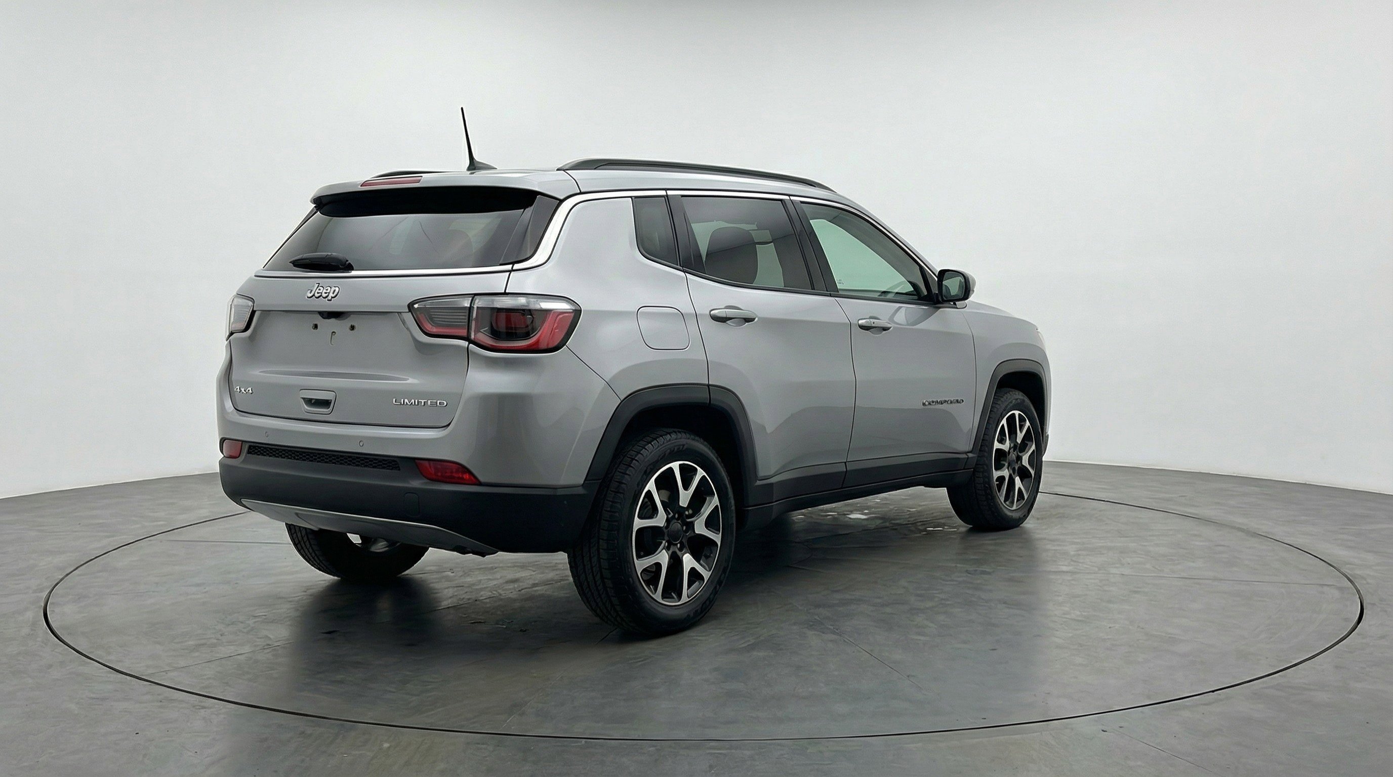 Used 2025 Jeep Compass Trailhawk image 9