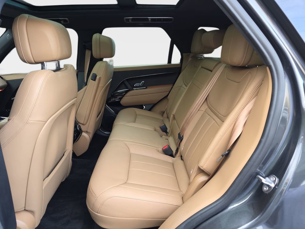 Used 2024 Land Rover Range Rover Sport SE image 17