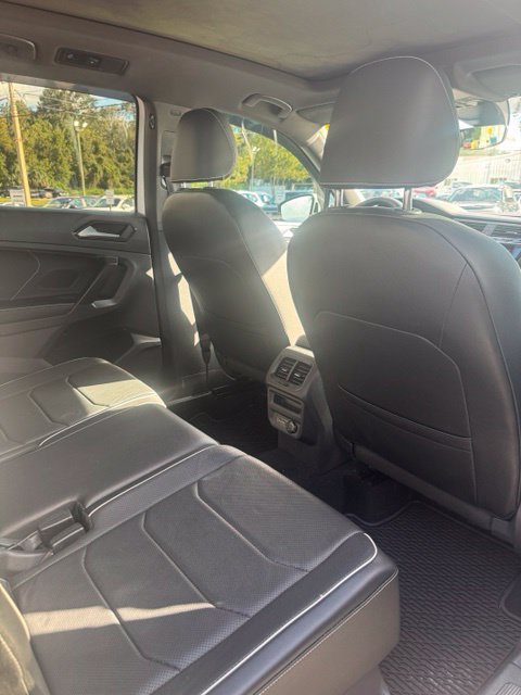 Used 2022 Volkswagen Tiguan SEL R-Line AWD/4WD image 11