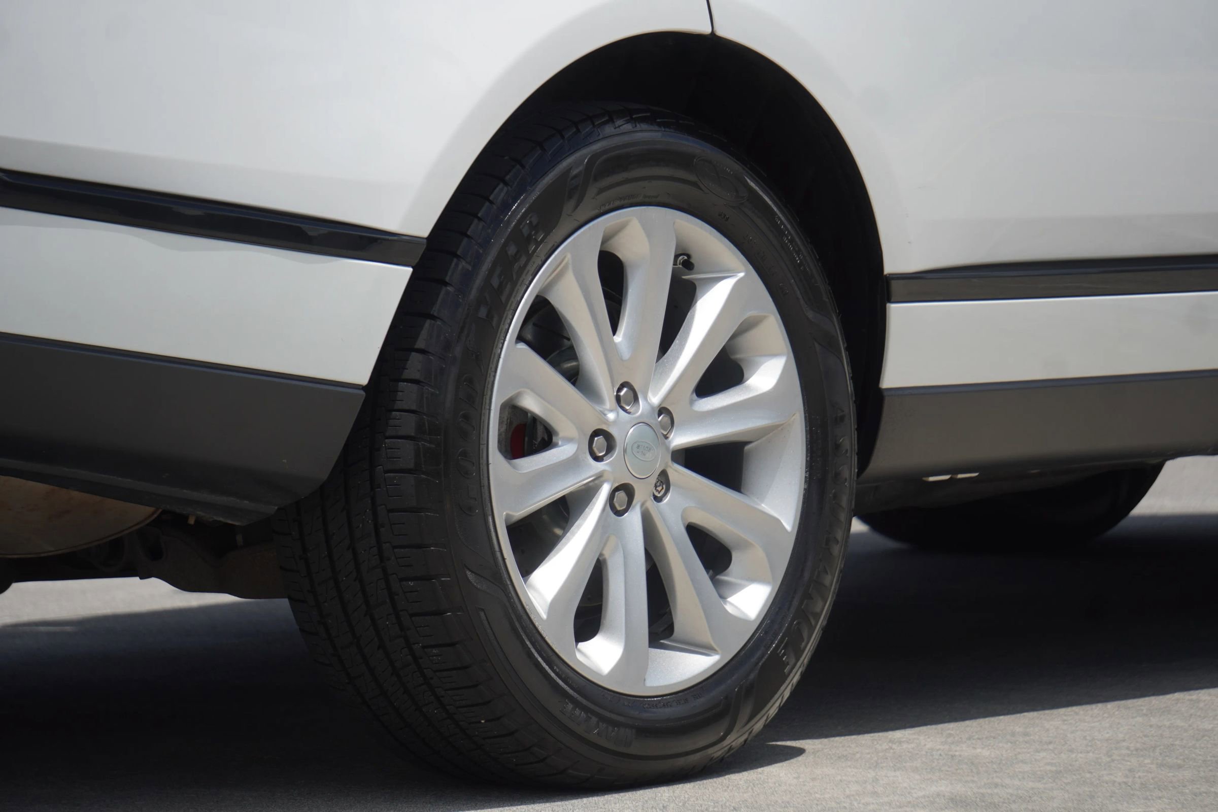 Used 2016 Land Rover Range Rover HSE image 21