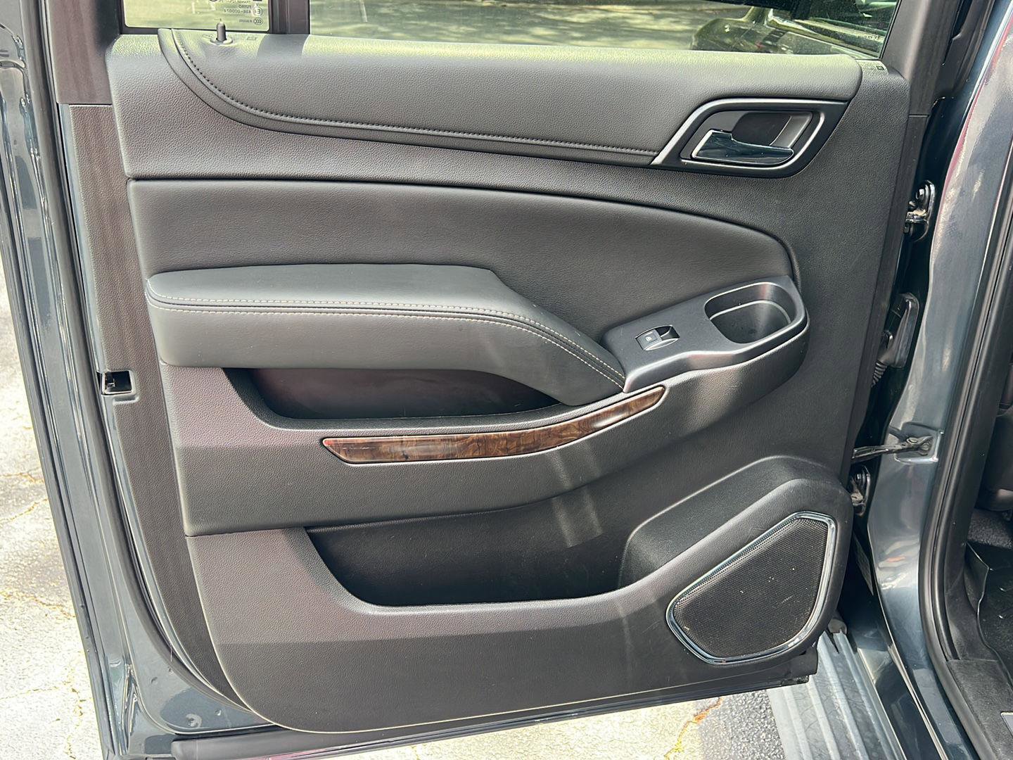 Used 2019 Chevrolet Suburban LT image 18