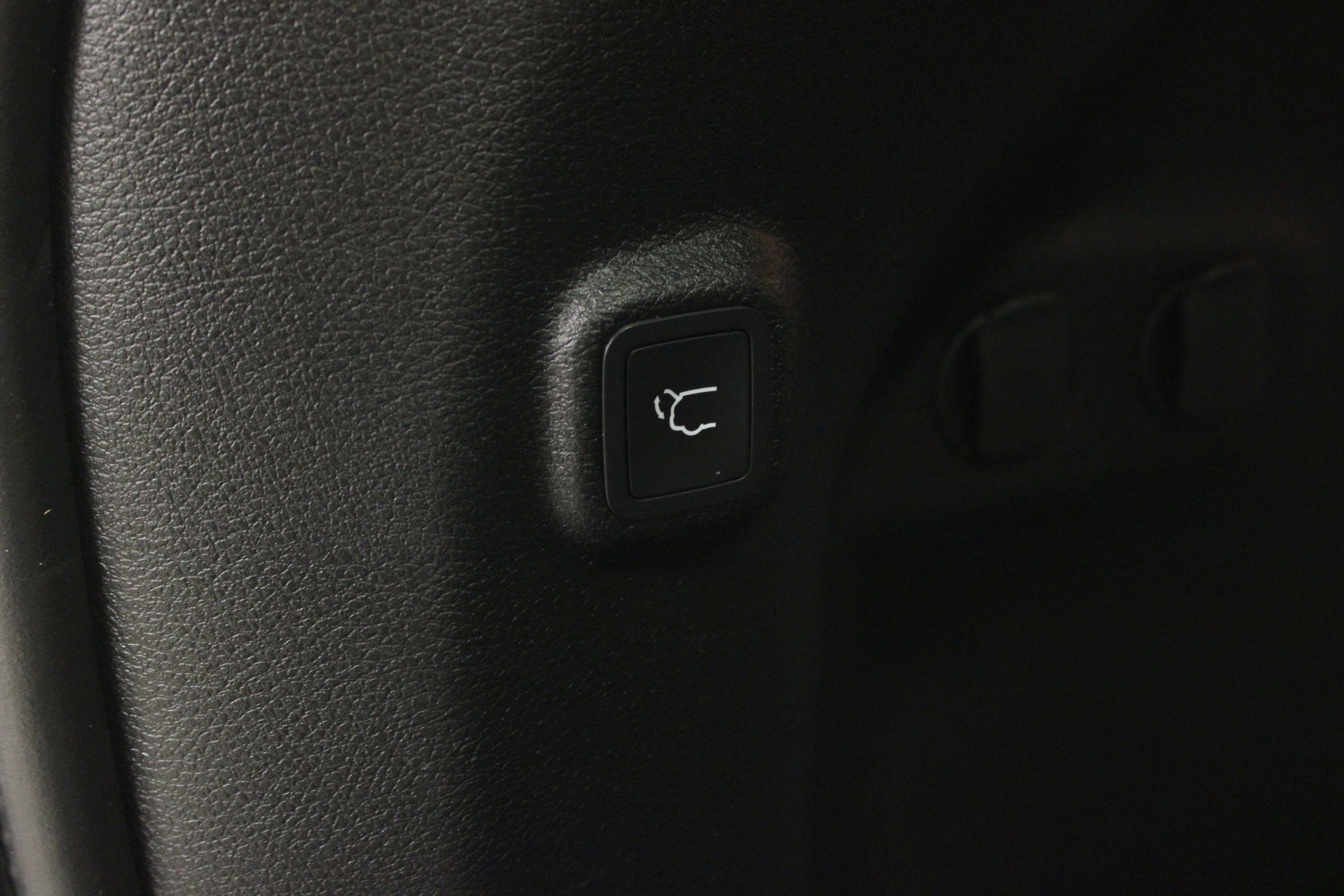 Used 2023 Jeep Cherokee Altitude Lux w/ Lux Elite Package image 16