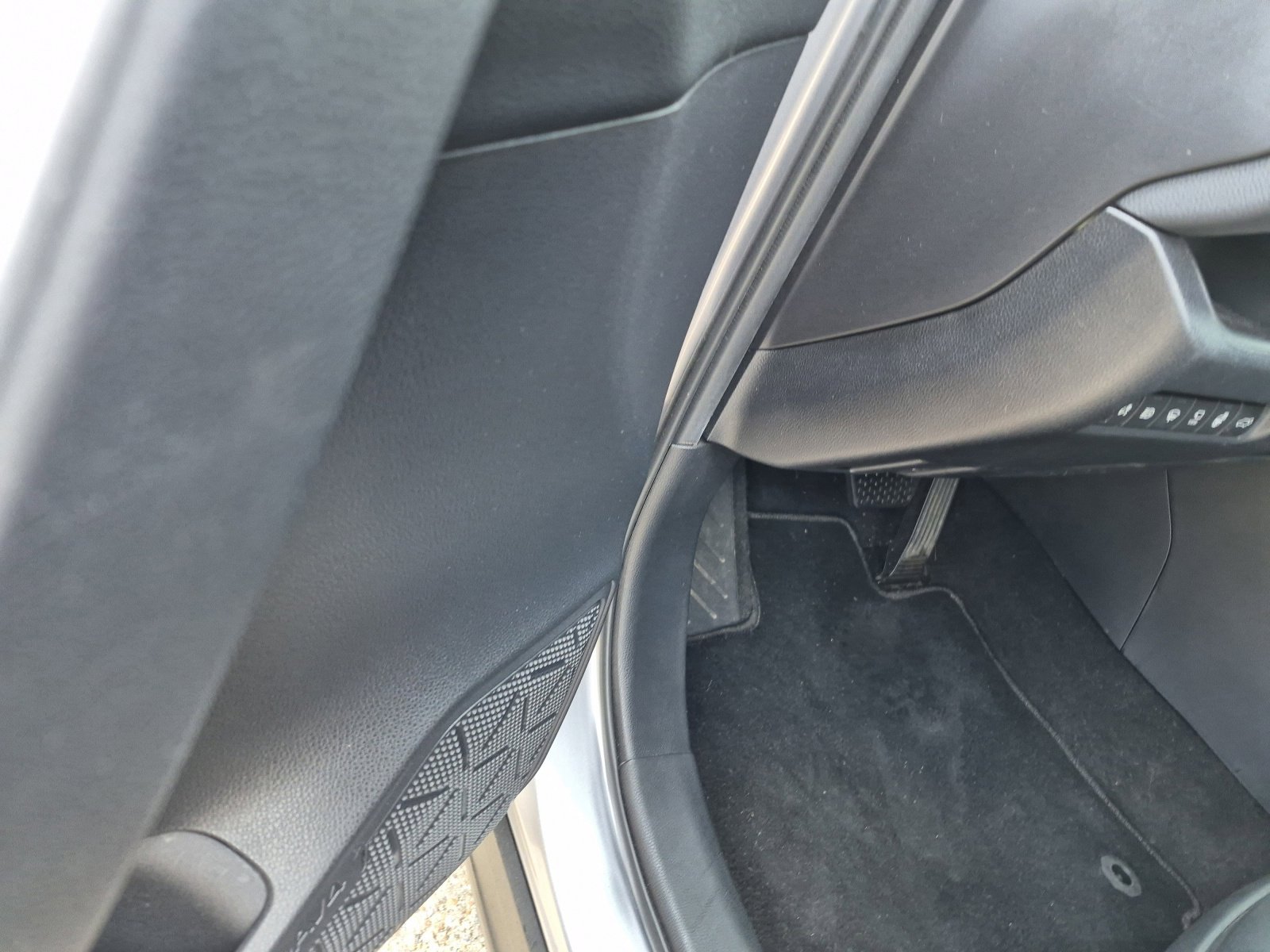 Used 2022 Toyota RAV4 XSE AWD/4WD image 26