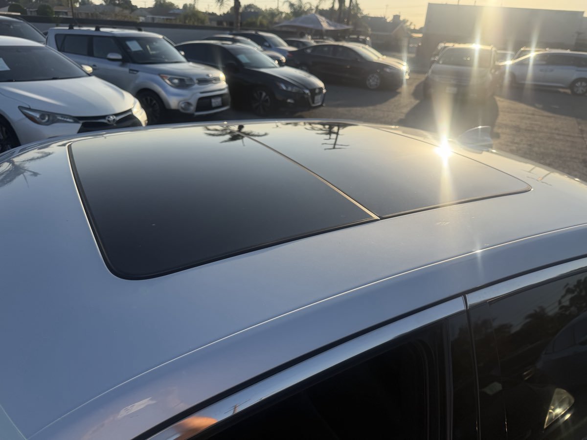 Used 2019 Chrysler 300 Limited w/ Safetytec Plus Group RWD image 19