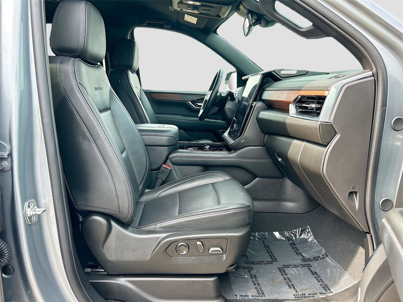 Used 2025 GMC Yukon Denali RWD image 30