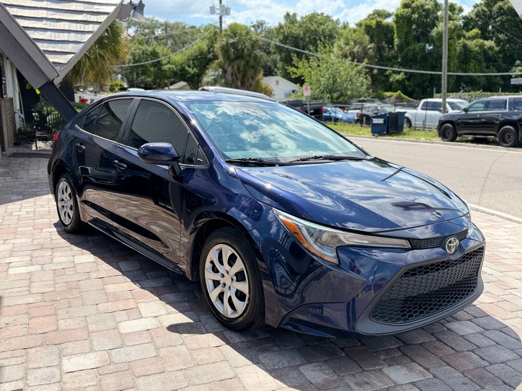 Used 2022 Toyota Corolla LE FWD image 3