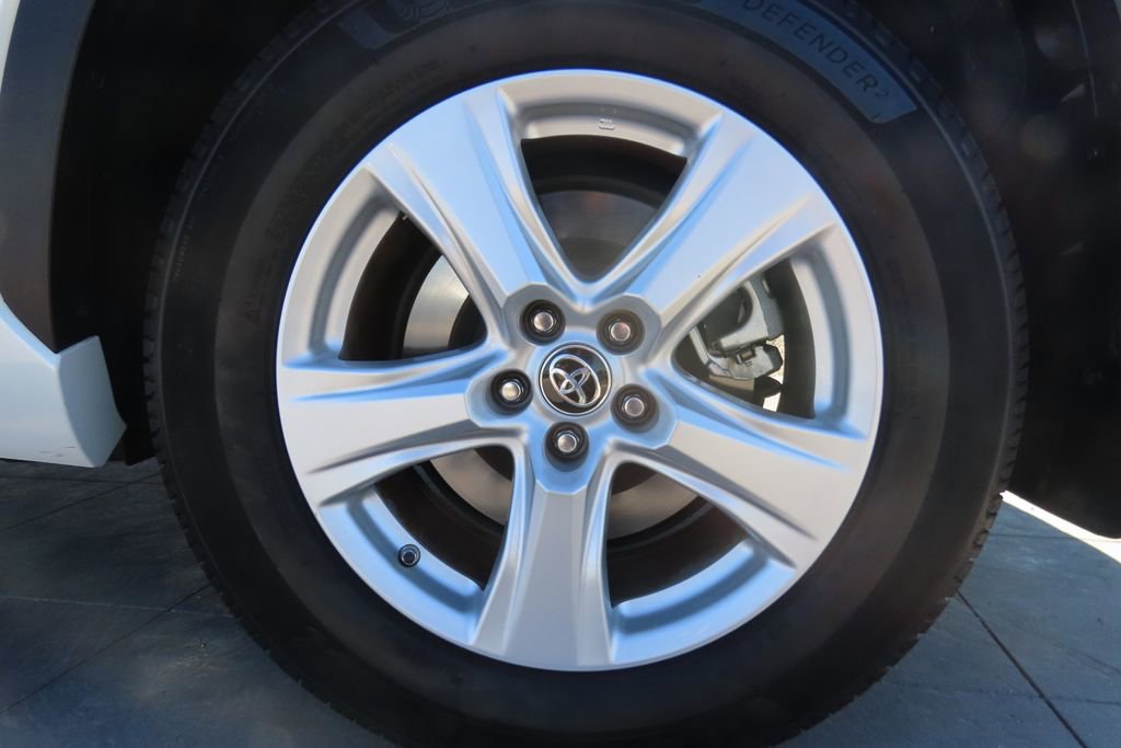 Certified 2022 Toyota Highlander L image 31
