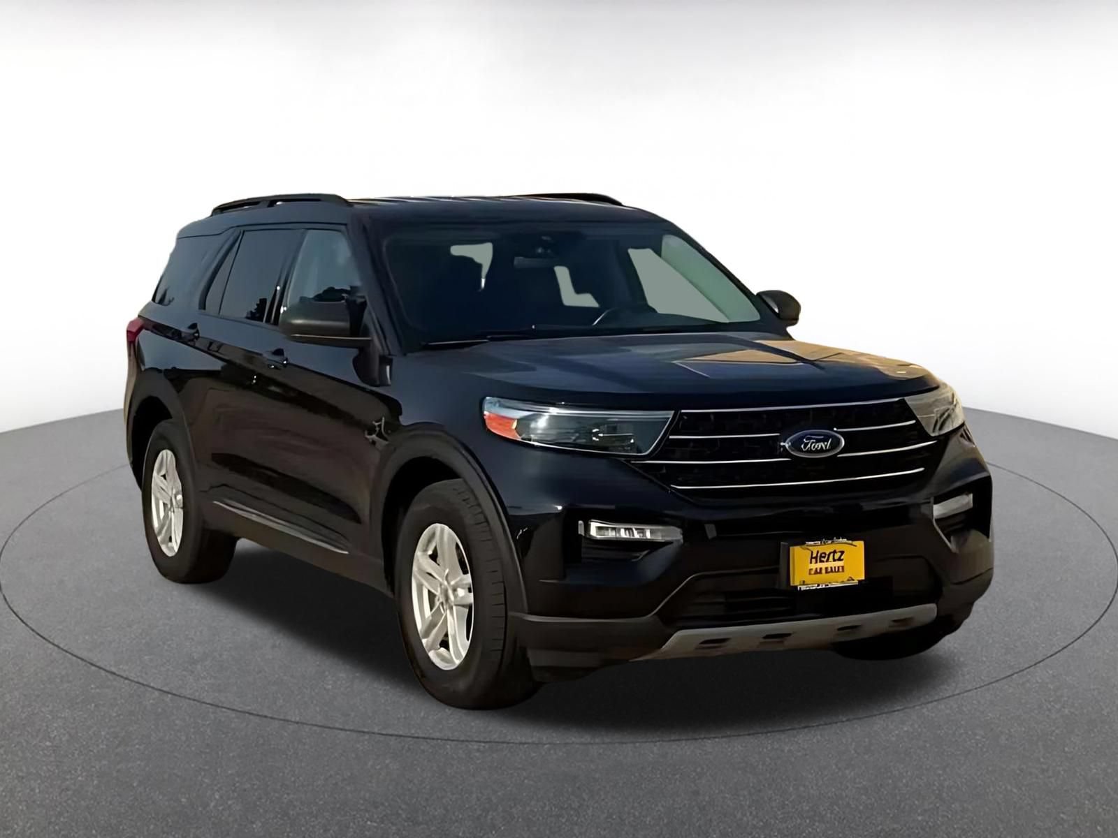 Used 2024 Ford Explorer XLT w/ Equipment Group 202A AWD/4WD image 3