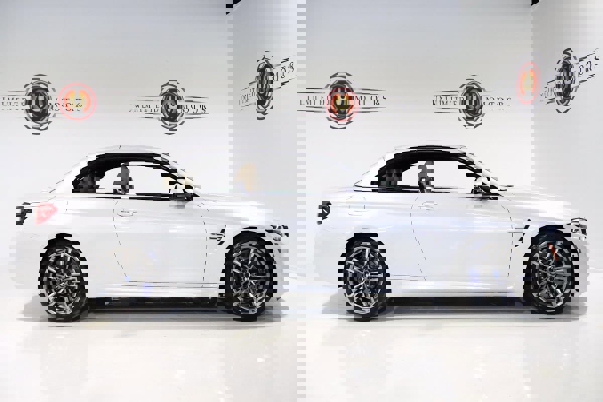 Used 2018 BMW M4 Convertible image 9