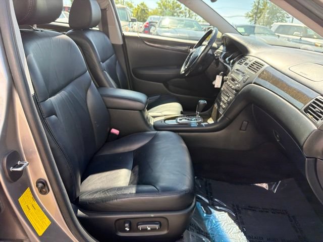 Used 2004 Lexus ES 330 w/ Premium Pkg FWD image 29