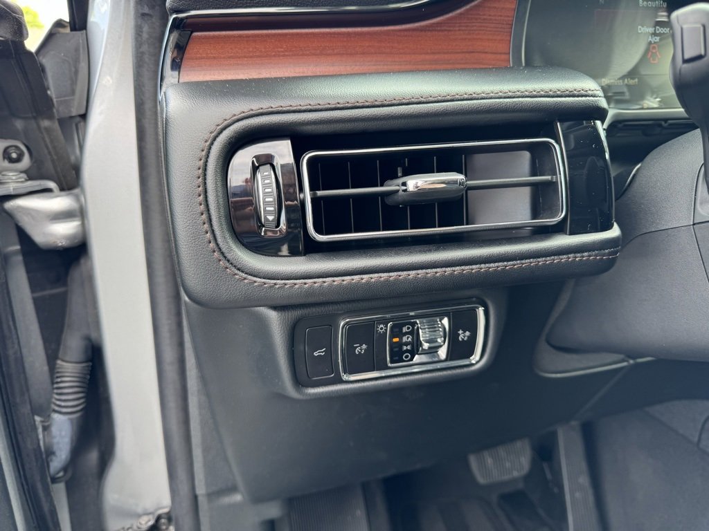 Used 2023 Lincoln Aviator Reserve image 3