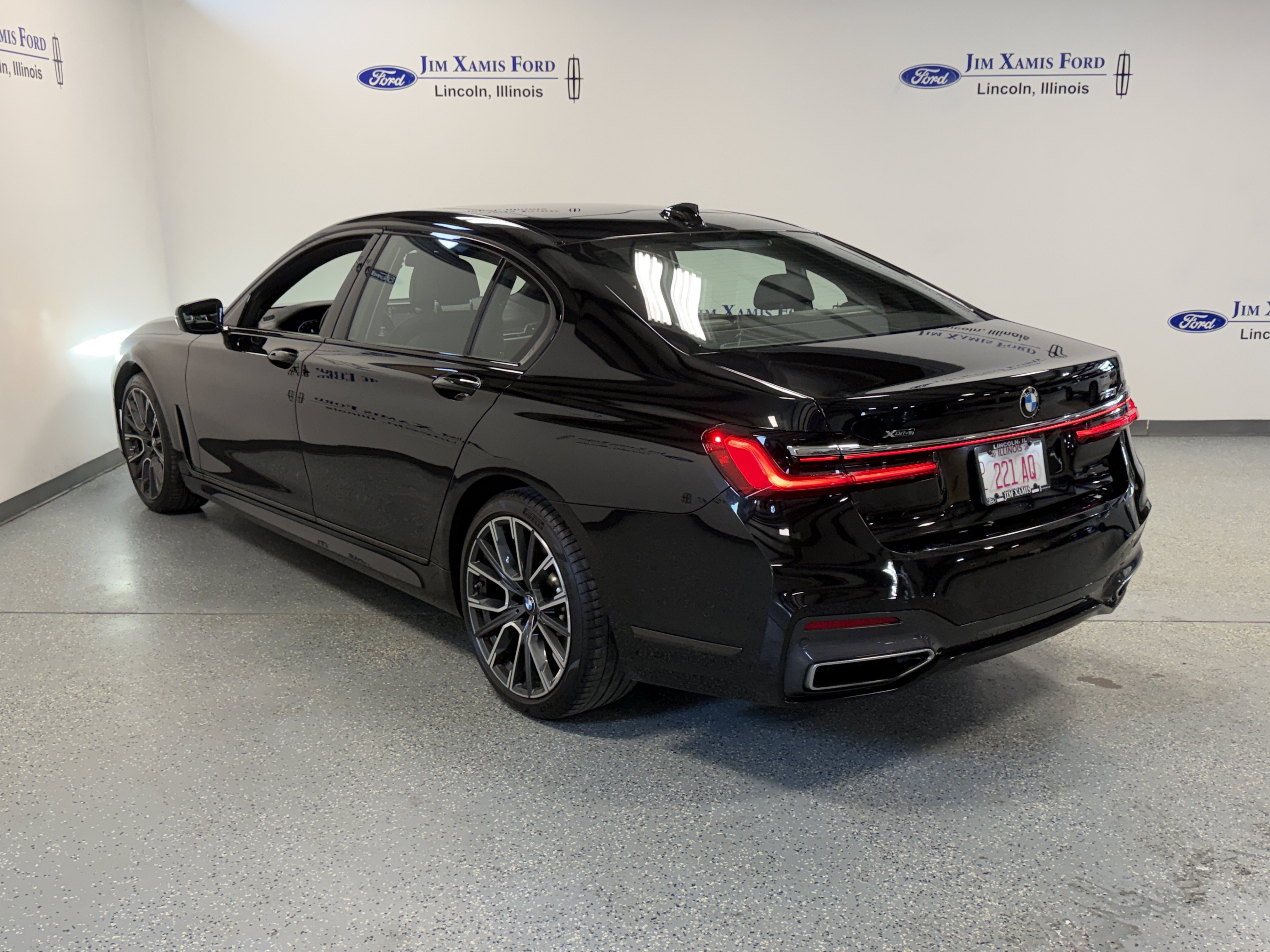 Used 2020 BMW 750i xDrive w/ Executive Package AWD/4WD image 33