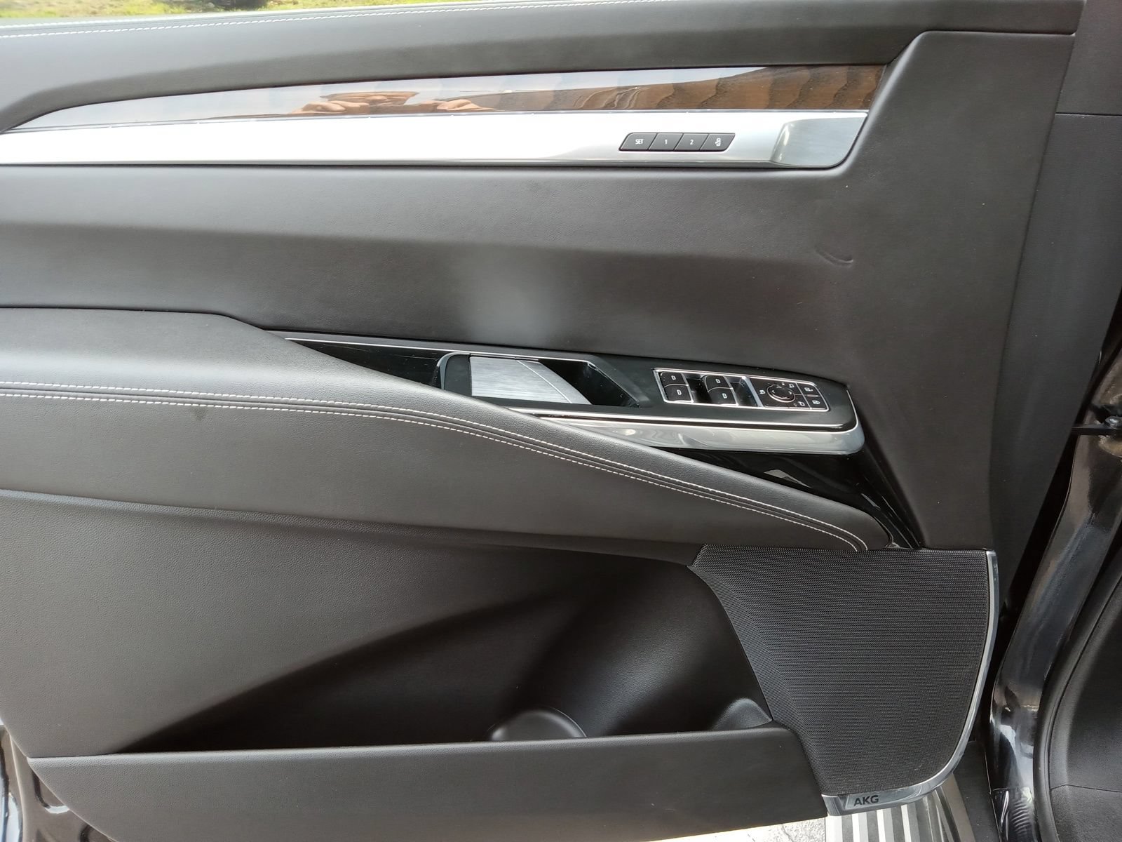 Used 2025 Cadillac Escalade ESV Sport Platinum AWD/4WD image 9