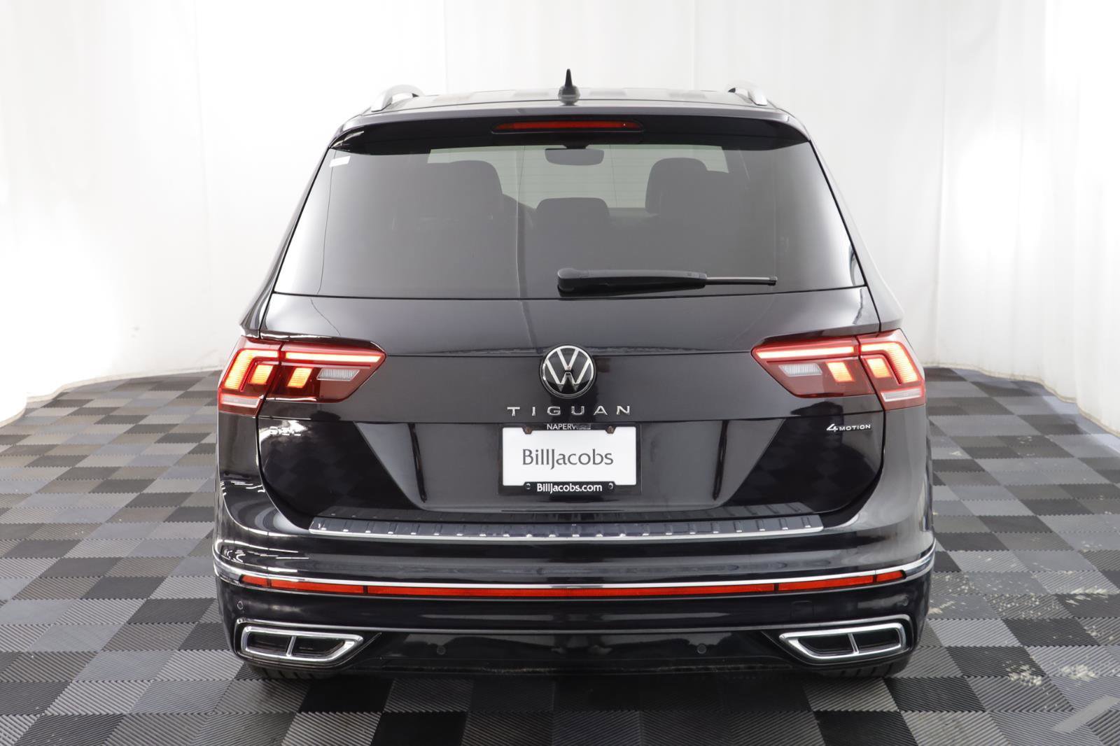 Used 2023 Volkswagen Tiguan SEL R-Line image 17