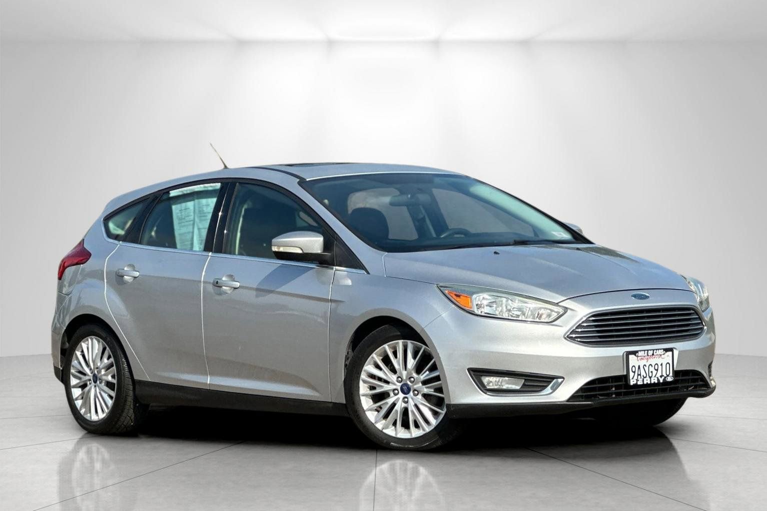 Used 2015 Ford Focus Titanium FWD image 1