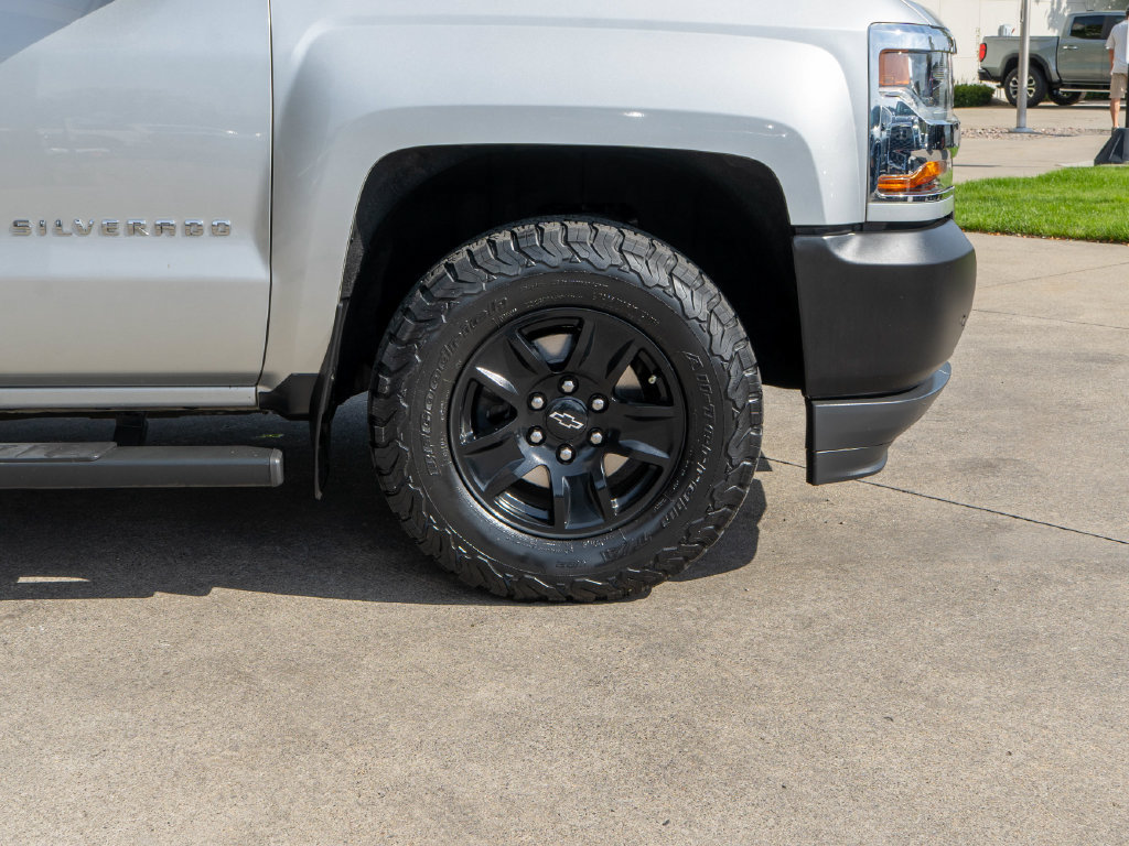 Used 2018 Chevrolet Silverado 1500 LT w/ Trailering Package AWD/4WD image 32