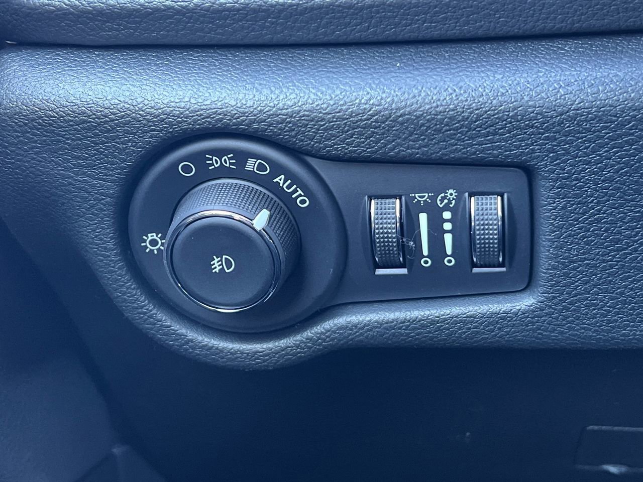 New 2026 Chrysler Pacifica Select image 13