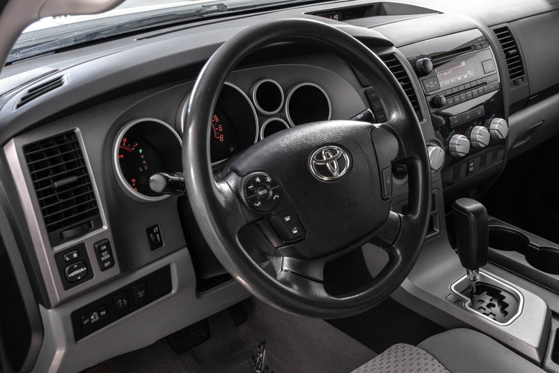 Used 2011 Toyota Tundra 4x4 CrewMax w/ SR5 Pkg image 35