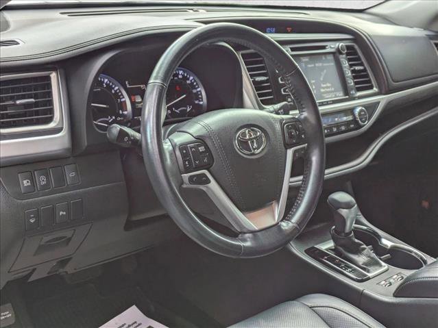 Used 2017 Toyota Highlander Limited image 10