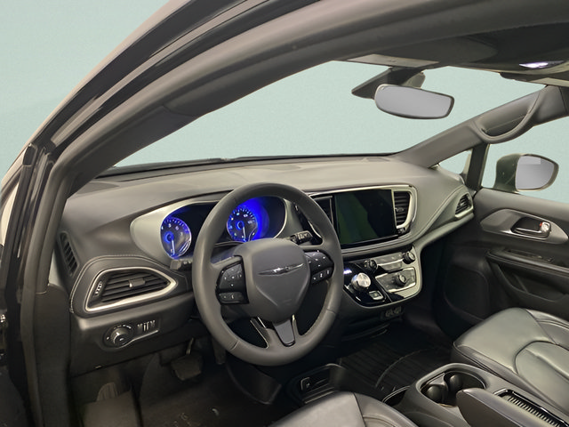 Used 2023 Chrysler Pacifica Touring-L w/ S Appearance Package AWD/4WD image 7