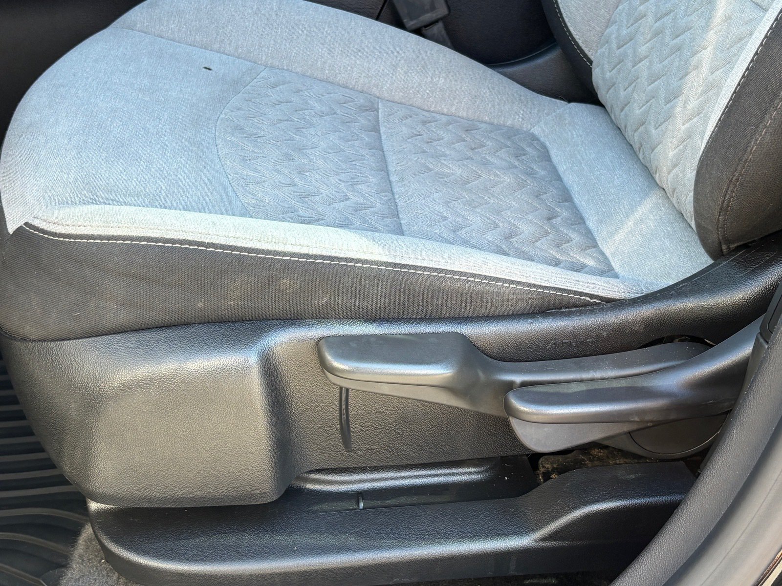 Used 2024 Chevrolet Equinox LS w/ Midnight Edition FWD image 26