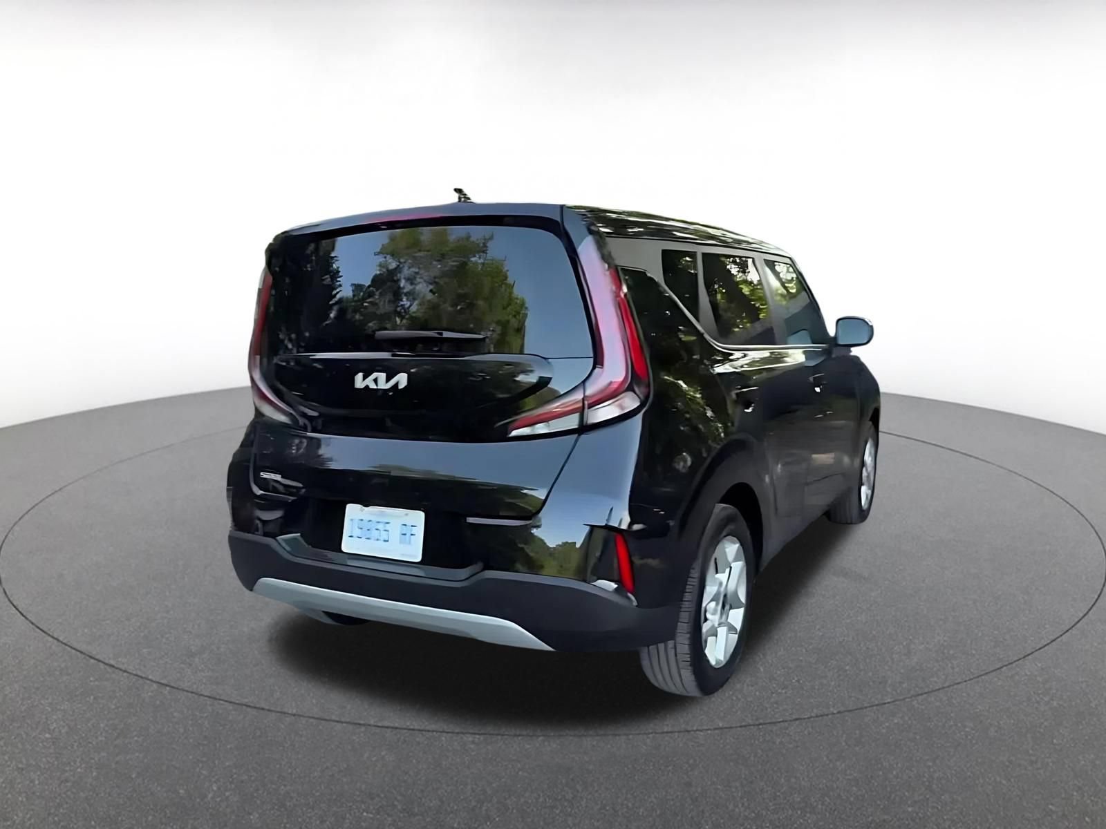 Used 2025 Kia Soul LX w/ LX Technology Package FWD image 14